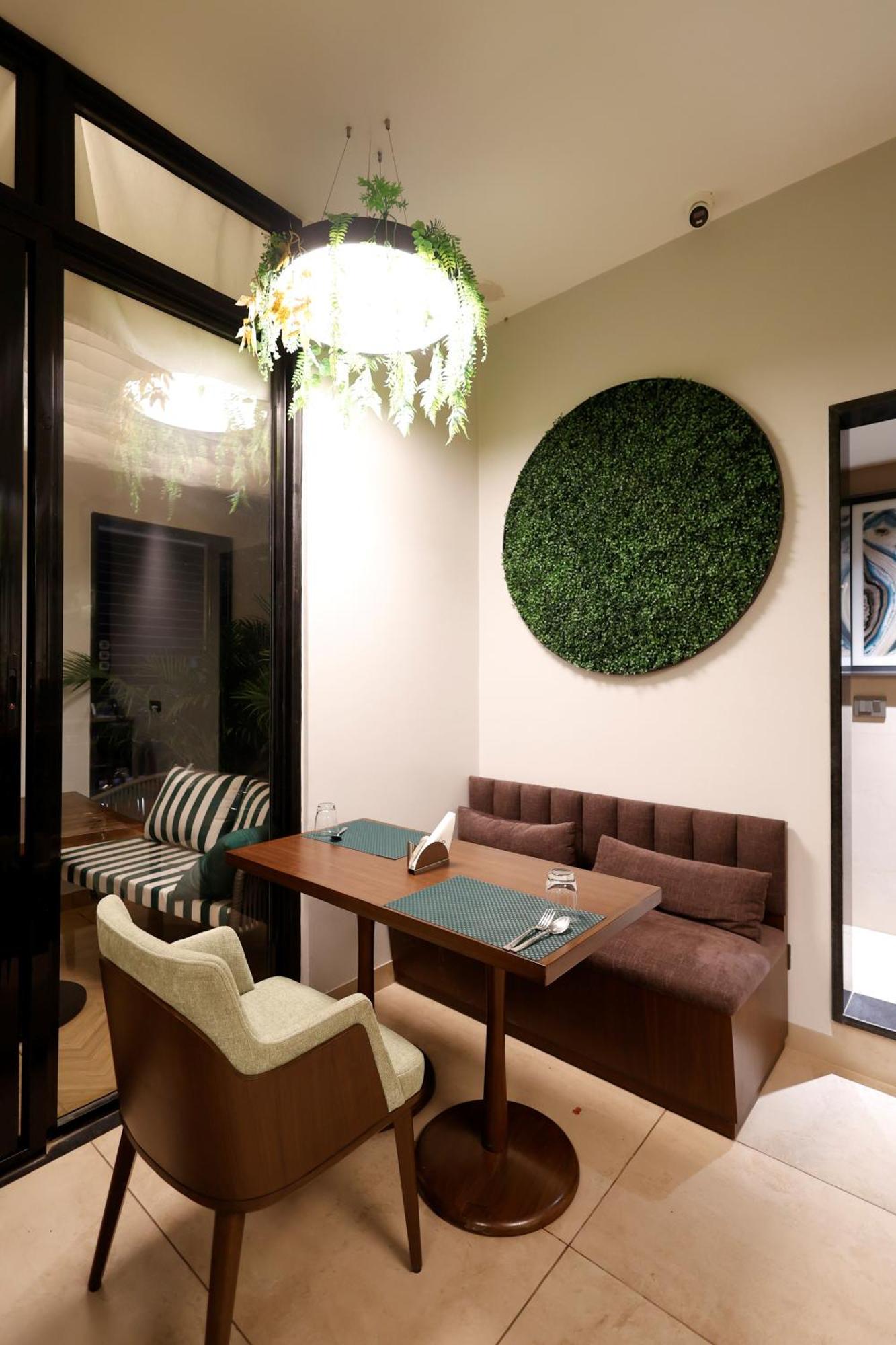 Quality Inn City Centre พาราณสี ภายนอก รูปภาพ