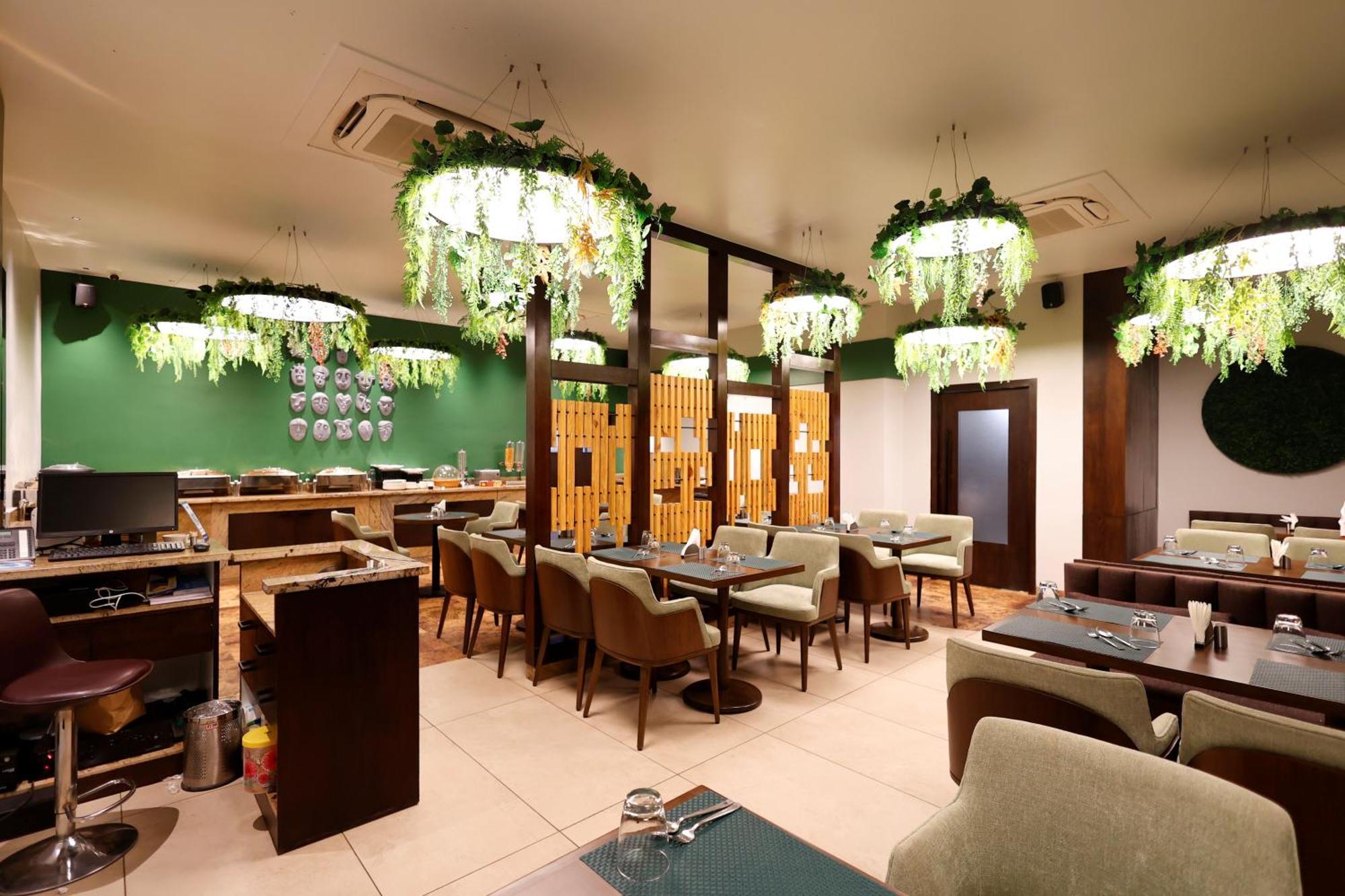 Quality Inn City Centre พาราณสี ภายนอก รูปภาพ